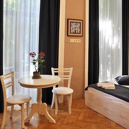 Hb Apartments Mari Brose Тбилиси Экстерьер фото