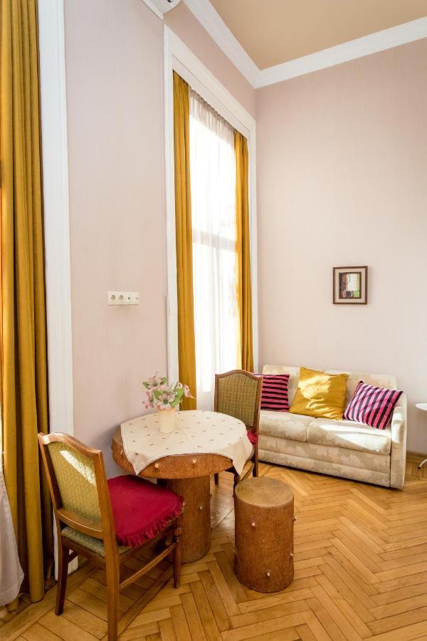 Hb Apartments Mari Brose Тбилиси Экстерьер фото